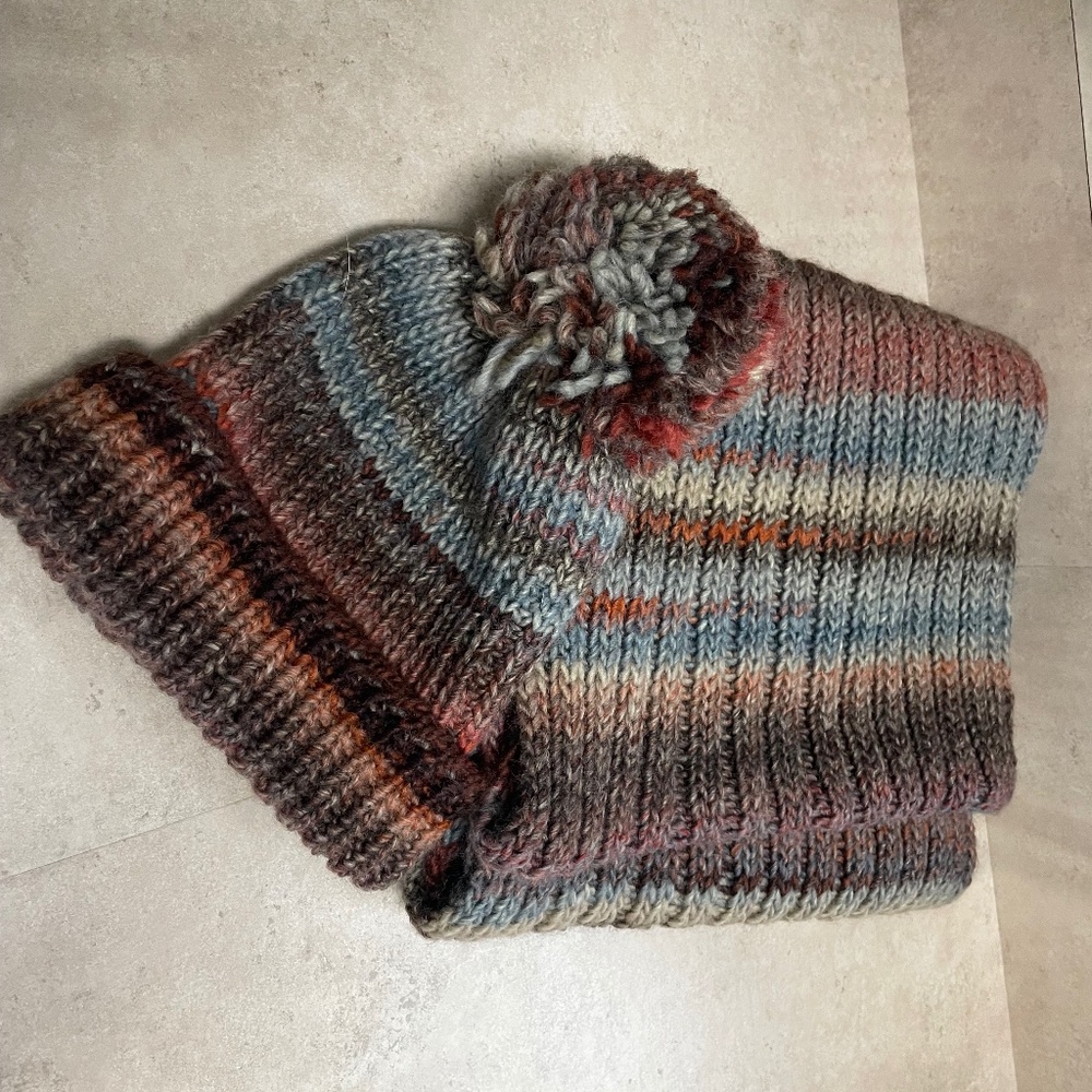 Italian Matched Multicolored wool/poly scarf and hat